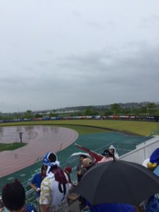 雨が降っていました。