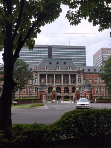 裁判所も東京駅と似た感じです